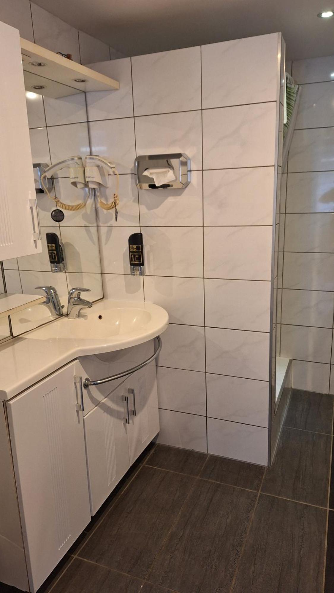 Hotel Triple Twenty à Eschweiler Extérieur photo